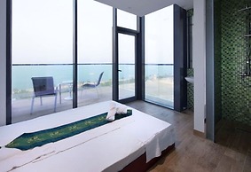 C Central Resort the Palm
