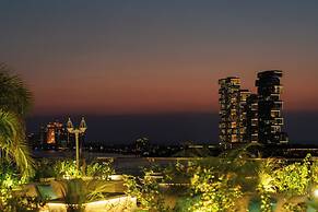 C Central Resort the Palm