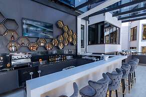 Cysuites Apartment Hotel