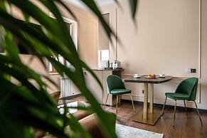 De Paris Apartments