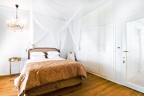 Hidden Gem 2 Bedroom near City Center