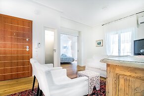 Hidden Gem 2 Bedroom near City Center