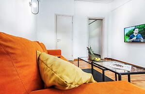 Modern and Stylish Renovated Flat, next to Metro