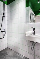 Modern and Stylish Renovated Flat, next to Metro