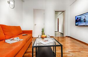 Modern and Stylish Renovated Flat, next to Metro