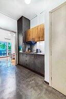 Modern and Stylish Renovated Flat, next to Metro