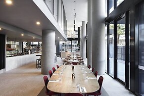 Midnight Hotel, Autograph Collection