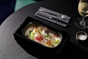 Midnight Hotel, Autograph Collection