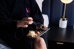 Midnight Hotel, Autograph Collection