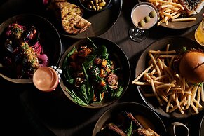 Midnight Hotel, Autograph Collection