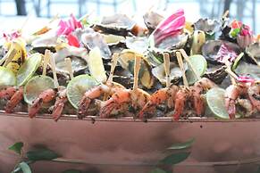 Midnight Hotel, Autograph Collection