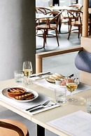 Midnight Hotel, Autograph Collection