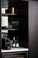 Midnight Hotel, Autograph Collection