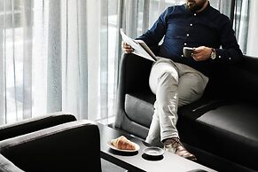 Midnight Hotel, Autograph Collection