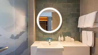 Holiday Inn Express And Suites Queenstown by IHG