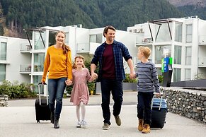 Holiday Inn Express And Suites Queenstown by IHG