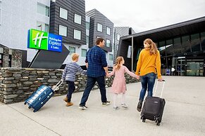 Holiday Inn Express And Suites Queenstown by IHG