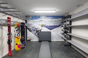 Holiday Inn Express And Suites Queenstown by IHG