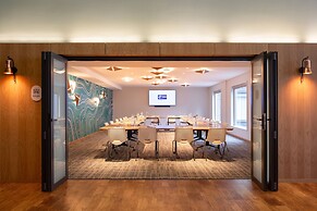 Holiday Inn Express And Suites Queenstown by IHG