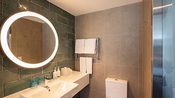 Holiday Inn Express And Suites Queenstown by IHG