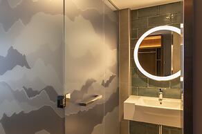 Holiday Inn Express And Suites Queenstown by IHG