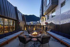 Holiday Inn Express And Suites Queenstown by IHG