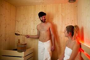 Holiday Inn Express And Suites Queenstown by IHG