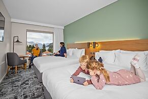 Holiday Inn Express And Suites Queenstown by IHG