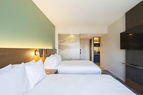 Holiday Inn Express And Suites Queenstown by IHG