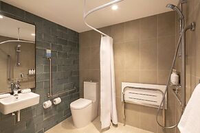 Holiday Inn Express And Suites Queenstown by IHG