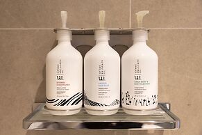 Holiday Inn Express And Suites Queenstown by IHG