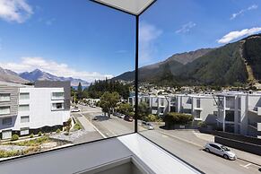 Holiday Inn Express And Suites Queenstown by IHG