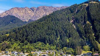 Holiday Inn Express And Suites Queenstown by IHG