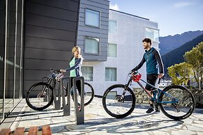 Holiday Inn Express And Suites Queenstown by IHG