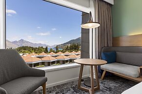 Holiday Inn Express And Suites Queenstown by IHG