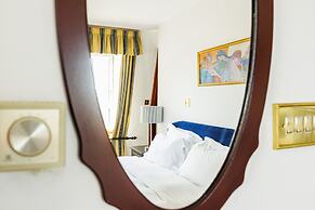 Carlton Court - Mayfair