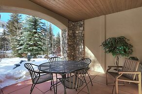 Gorgeous Corner 3br- Ski In/out Access And 3 Decks! 3 Bedroom Condo by