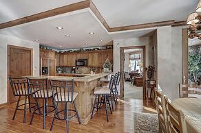 Gorgeous Corner 3br- Ski In/out Access And 3 Decks! 3 Bedroom Condo by