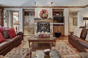 Gorgeous Corner 3br- Ski In/out Access And 3 Decks! 3 Bedroom Condo by