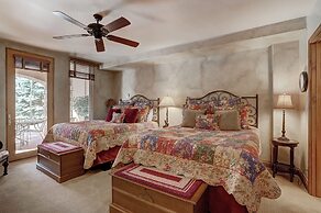 Gorgeous Corner 3br- Ski In/out Access And 3 Decks! 3 Bedroom Condo by