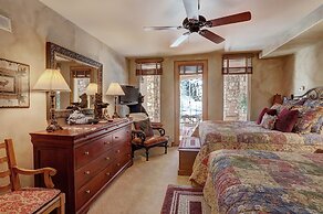 Gorgeous Corner 3br- Ski In/out Access And 3 Decks! 3 Bedroom Condo by