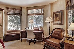 Gorgeous Corner 3br- Ski In/out Access And 3 Decks! 3 Bedroom Condo by