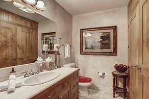 Gorgeous Corner 3br- Ski In/out Access And 3 Decks! 3 Bedroom Condo by