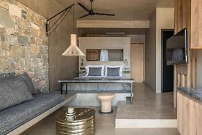 Acro Wellness Suites - Adults Only