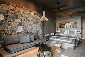 Acro Wellness Suites - Adults Only