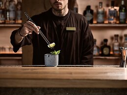 Acro Wellness Suites - Adults Only