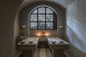 Acro Wellness Suites - Adults Only