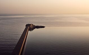 Acro Wellness Suites - Adults Only