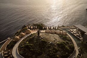 Acro Wellness Suites - Adults Only