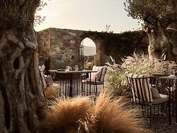 Acro Wellness Suites - Adults Only